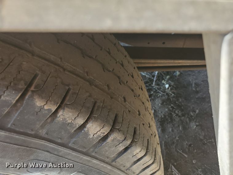 image for item HK9113 2004 GMC Savana G3500  box truck