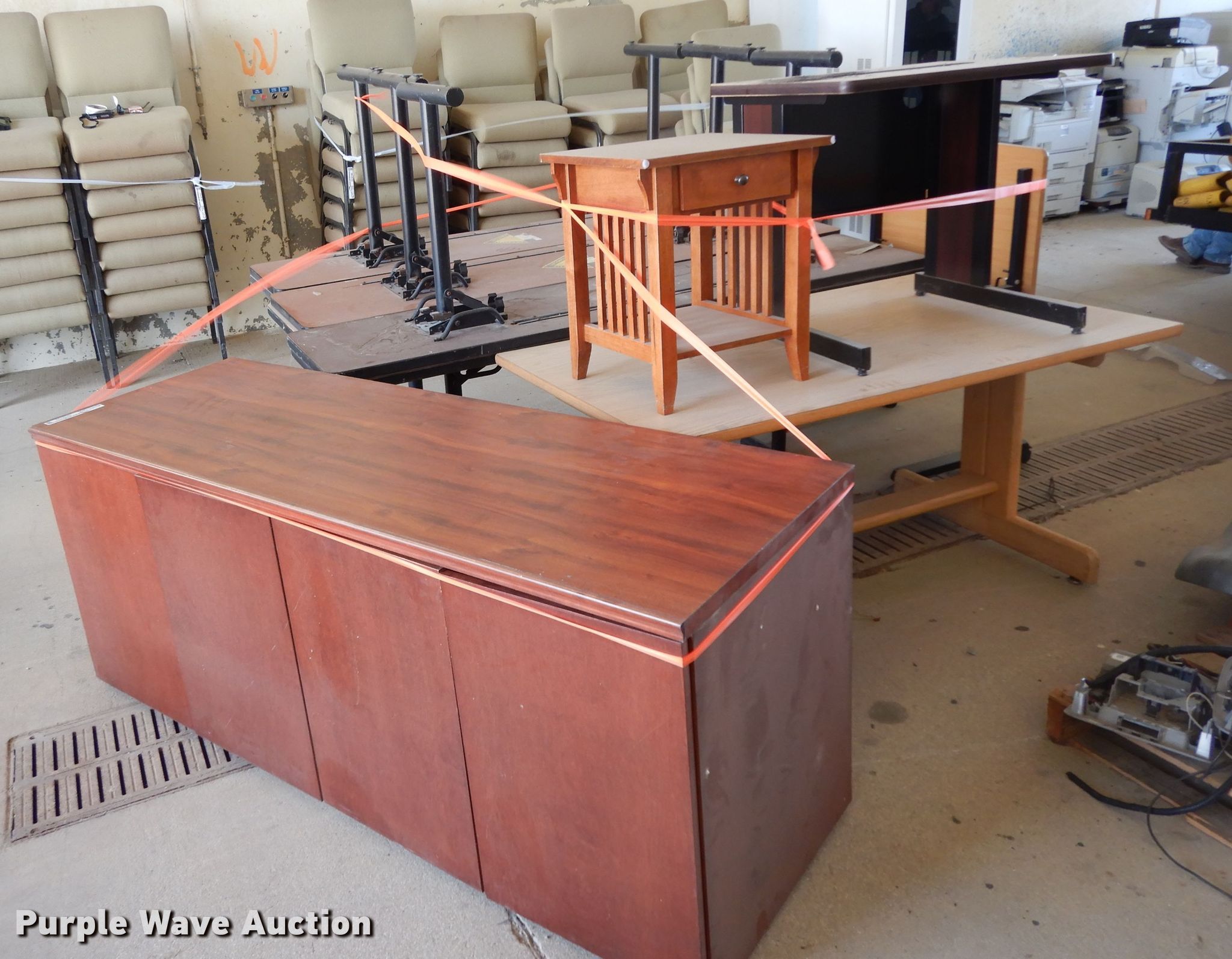 (11) office tables in Burleson, TX Item HC9709 sold Purple Wave