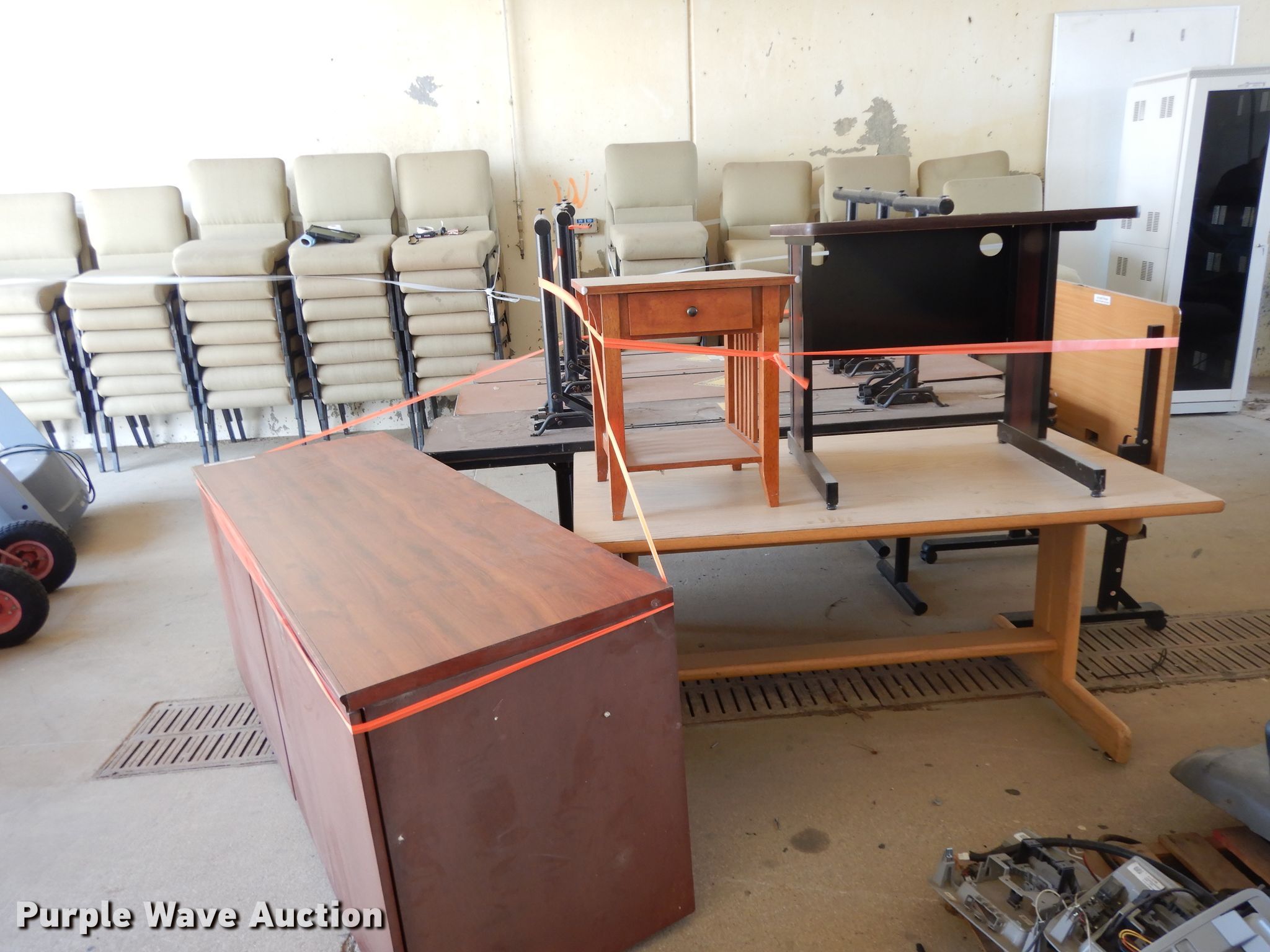 (11) office tables in Burleson, TX Item HC9709 sold Purple Wave