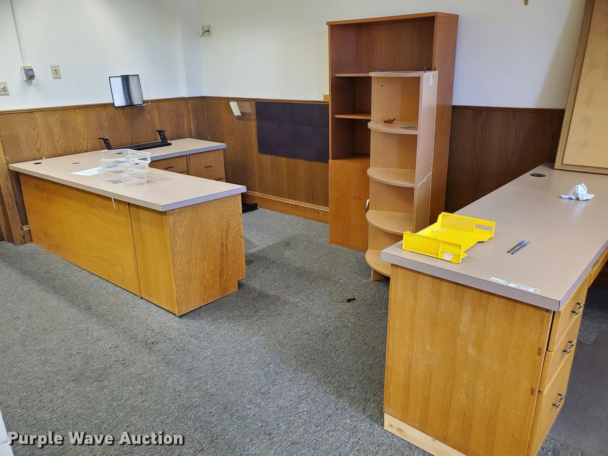 Furniture in Dodge City, KS Item HK9136 sold Purple Wave