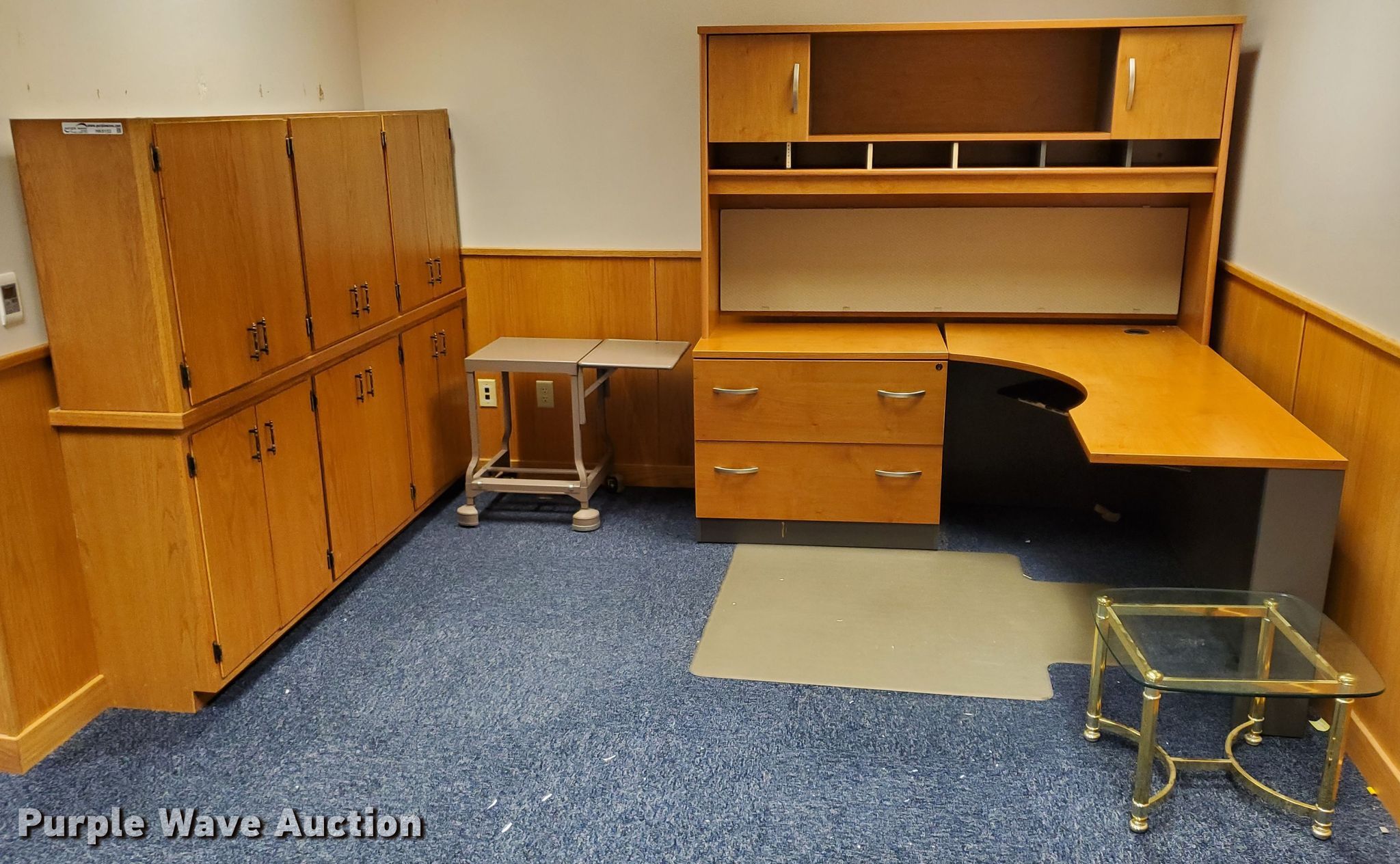 Furniture in Dodge City, KS Item HK9152 sold Purple Wave