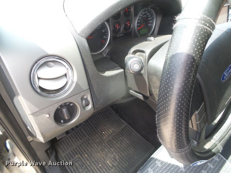 image for item DD0426 2005 Ford F150  SuperCrew pickup truck