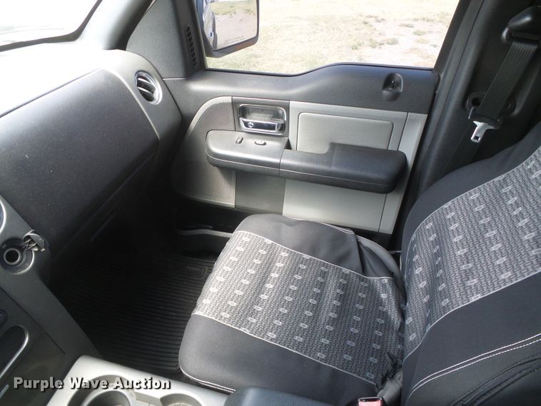 image for item DD0426 2005 Ford F150  SuperCrew pickup truck