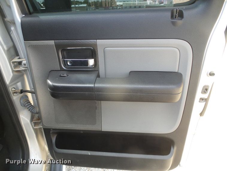 image for item DD0426 2005 Ford F150  SuperCrew pickup truck