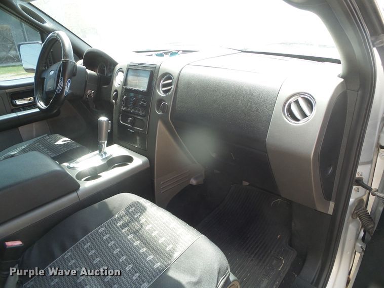 image for item DD0426 2005 Ford F150  SuperCrew pickup truck