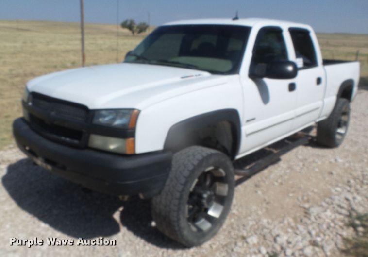 image for item DD0427 2004 Chevrolet Silverado 2500HD  Crew Cab pickup truck