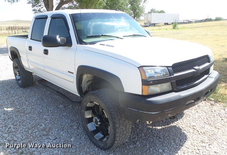 image for item DD0427 2004 Chevrolet Silverado 2500HD  Crew Cab pickup truck