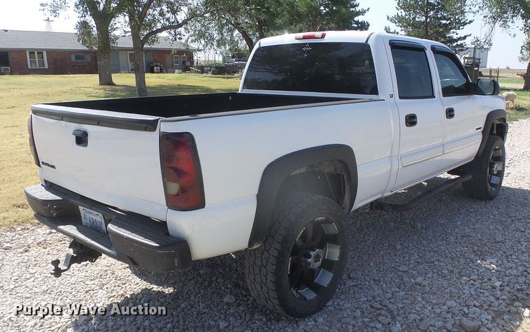 image for item DD0427 2004 Chevrolet Silverado 2500HD  Crew Cab pickup truck