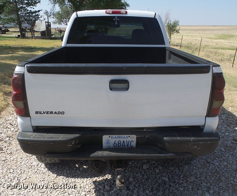 image for item DD0427 2004 Chevrolet Silverado 2500HD  Crew Cab pickup truck