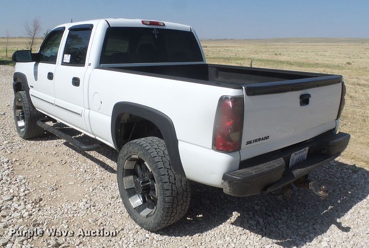 image for item DD0427 2004 Chevrolet Silverado 2500HD  Crew Cab pickup truck
