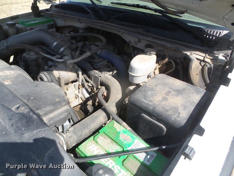 image for item DD0427 2004 Chevrolet Silverado 2500HD  Crew Cab pickup truck