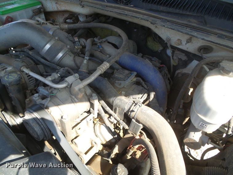 image for item DD0427 2004 Chevrolet Silverado 2500HD  Crew Cab pickup truck