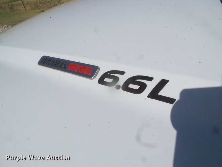 image for item DD0427 2004 Chevrolet Silverado 2500HD  Crew Cab pickup truck