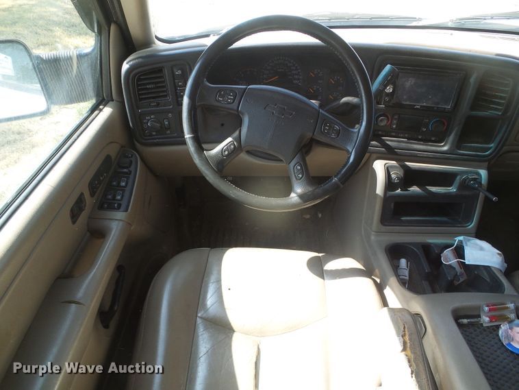 image for item DD0427 2004 Chevrolet Silverado 2500HD  Crew Cab pickup truck