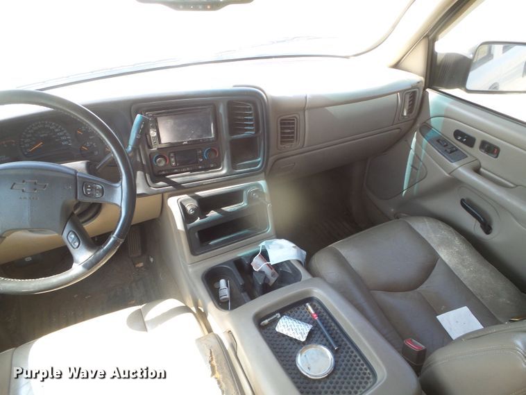 image for item DD0427 2004 Chevrolet Silverado 2500HD  Crew Cab pickup truck