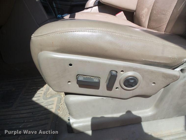 image for item DD0427 2004 Chevrolet Silverado 2500HD  Crew Cab pickup truck