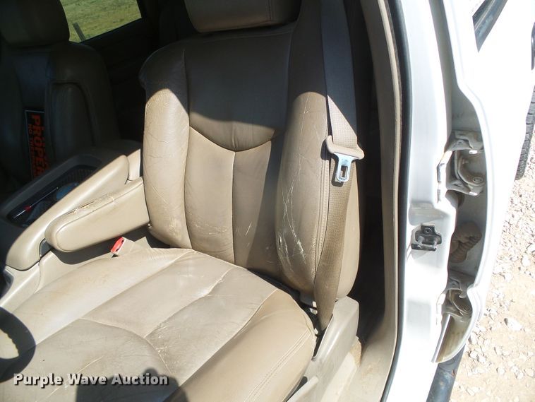 image for item DD0427 2004 Chevrolet Silverado 2500HD  Crew Cab pickup truck