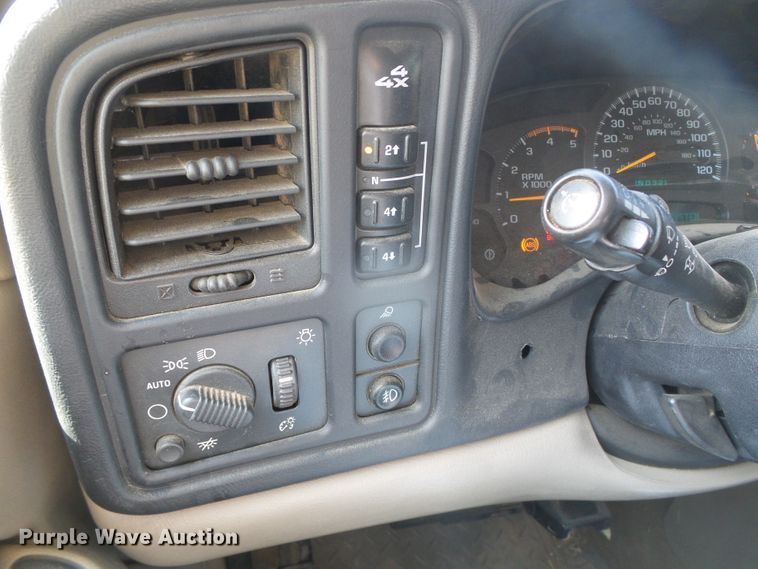 image for item DD0427 2004 Chevrolet Silverado 2500HD  Crew Cab pickup truck