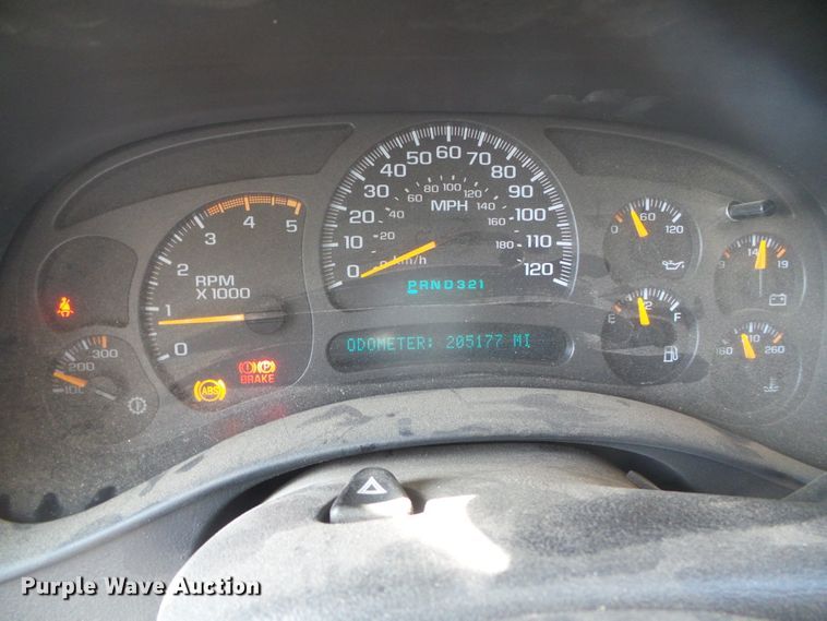 image for item DD0427 2004 Chevrolet Silverado 2500HD  Crew Cab pickup truck