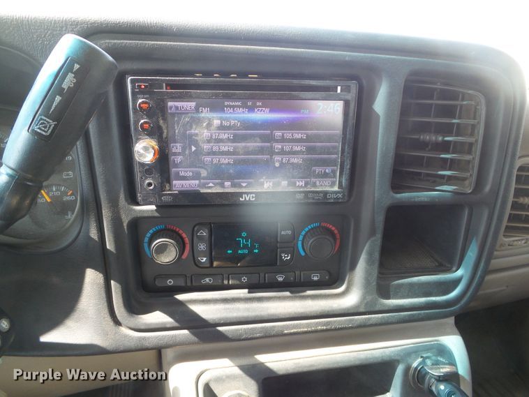 image for item DD0427 2004 Chevrolet Silverado 2500HD  Crew Cab pickup truck