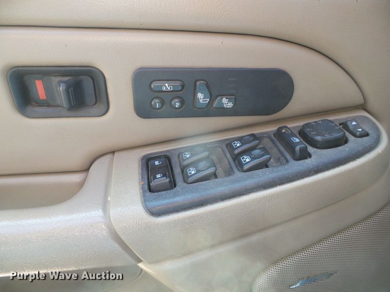 image for item DD0427 2004 Chevrolet Silverado 2500HD  Crew Cab pickup truck