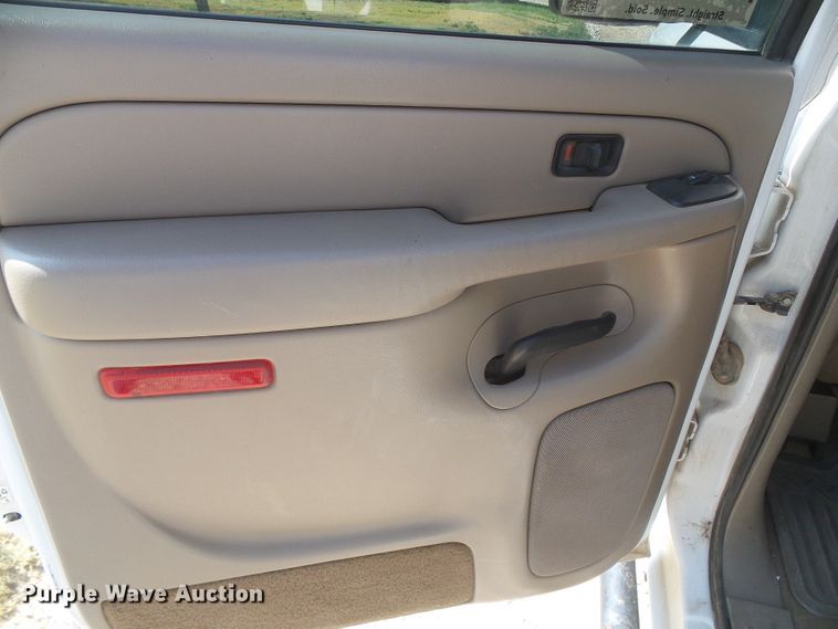 image for item DD0427 2004 Chevrolet Silverado 2500HD  Crew Cab pickup truck