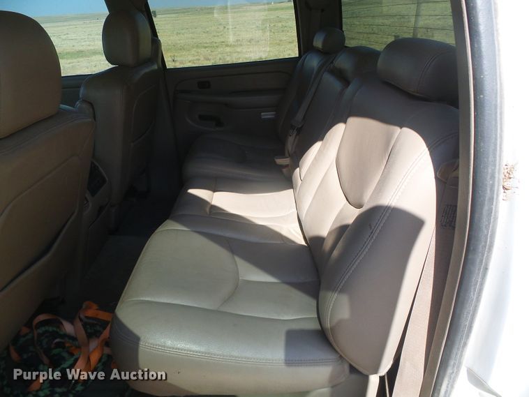 image for item DD0427 2004 Chevrolet Silverado 2500HD  Crew Cab pickup truck