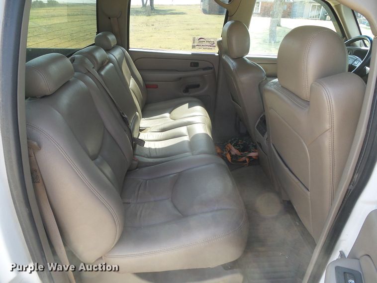 image for item DD0427 2004 Chevrolet Silverado 2500HD  Crew Cab pickup truck