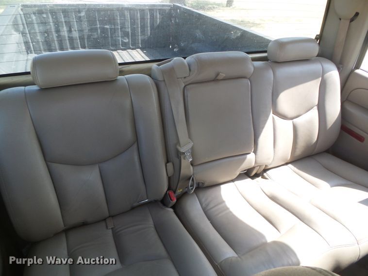 image for item DD0427 2004 Chevrolet Silverado 2500HD  Crew Cab pickup truck