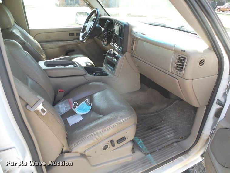 image for item DD0427 2004 Chevrolet Silverado 2500HD  Crew Cab pickup truck