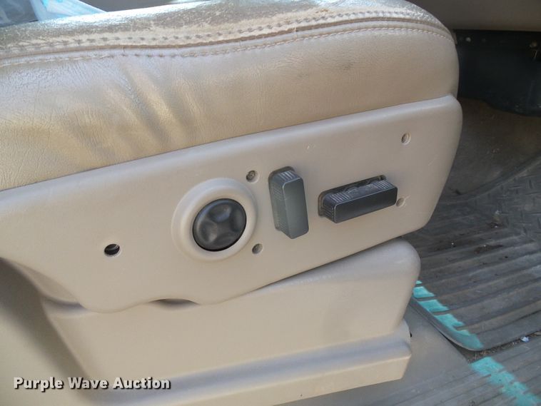 image for item DD0427 2004 Chevrolet Silverado 2500HD  Crew Cab pickup truck