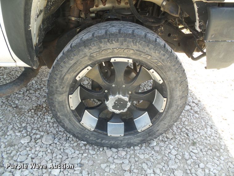 image for item DD0427 2004 Chevrolet Silverado 2500HD  Crew Cab pickup truck