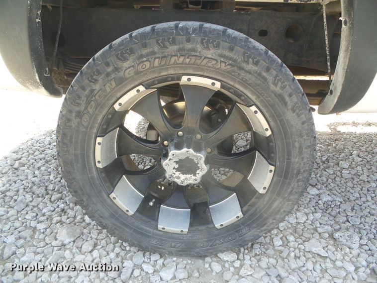 image for item DD0427 2004 Chevrolet Silverado 2500HD  Crew Cab pickup truck