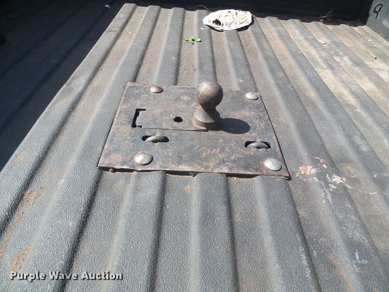 image for item DD0427 2004 Chevrolet Silverado 2500HD  Crew Cab pickup truck