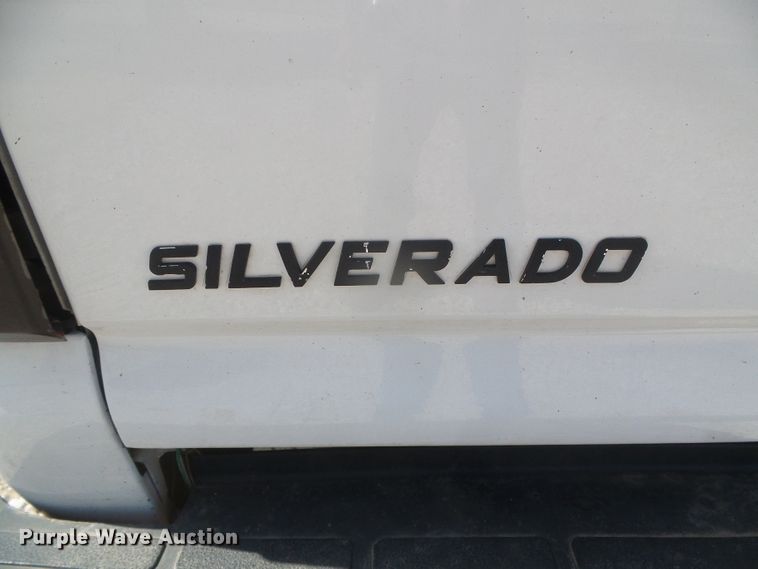 image for item DD0427 2004 Chevrolet Silverado 2500HD  Crew Cab pickup truck