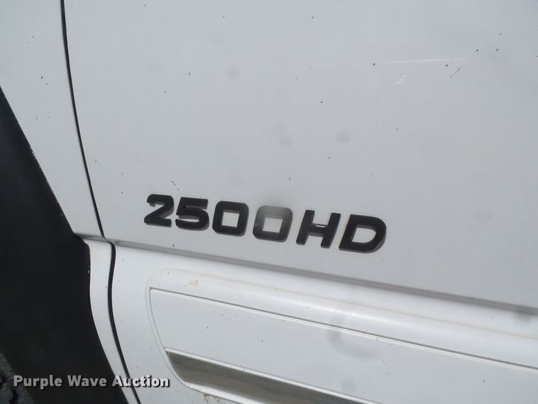 image for item DD0427 2004 Chevrolet Silverado 2500HD  Crew Cab pickup truck