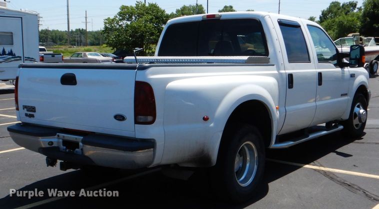 image for item DE2455 2002 Ford F350 Super Duty  Crew Cab pickup truck