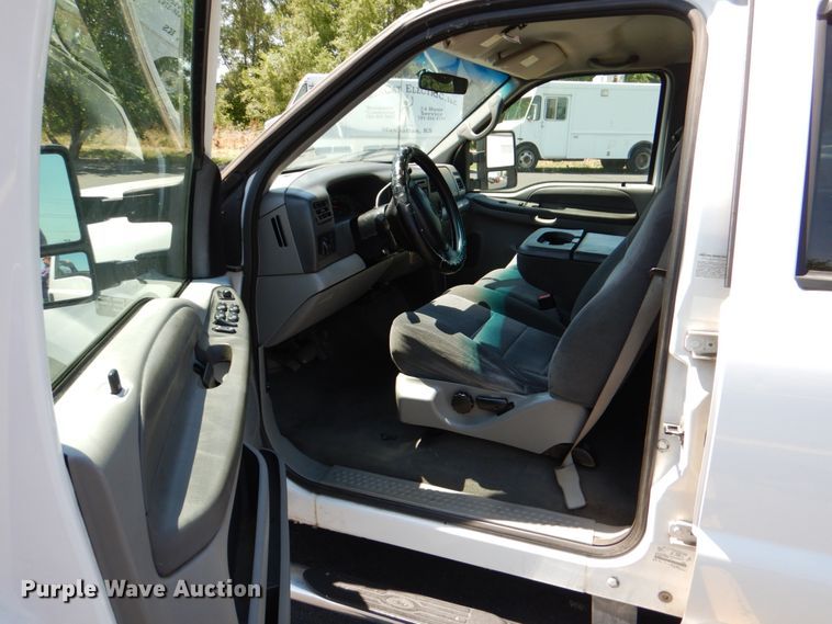 image for item DE2455 2002 Ford F350 Super Duty  Crew Cab pickup truck