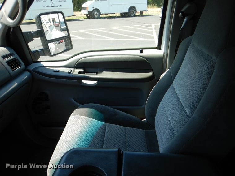 image for item DE2455 2002 Ford F350 Super Duty  Crew Cab pickup truck