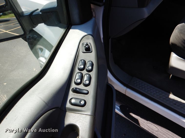 image for item DE2455 2002 Ford F350 Super Duty  Crew Cab pickup truck