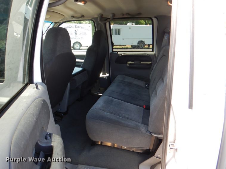 image for item DE2455 2002 Ford F350 Super Duty  Crew Cab pickup truck