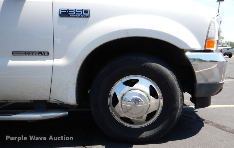 image for item DE2455 2002 Ford F350 Super Duty  Crew Cab pickup truck