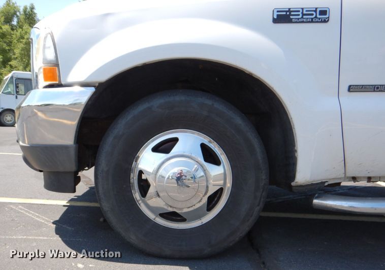 image for item DE2455 2002 Ford F350 Super Duty  Crew Cab pickup truck