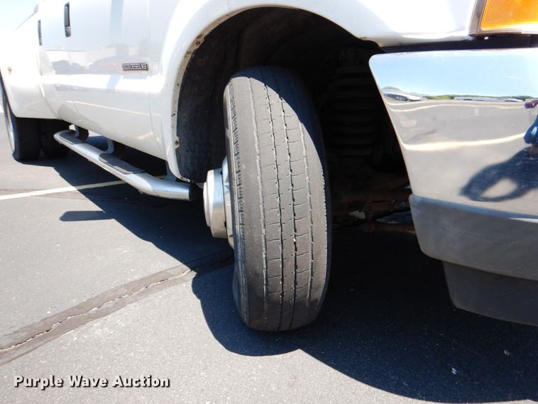 image for item DE2455 2002 Ford F350 Super Duty  Crew Cab pickup truck