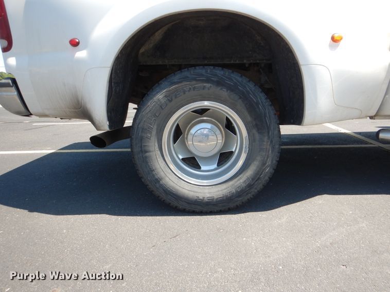 image for item DE2455 2002 Ford F350 Super Duty  Crew Cab pickup truck