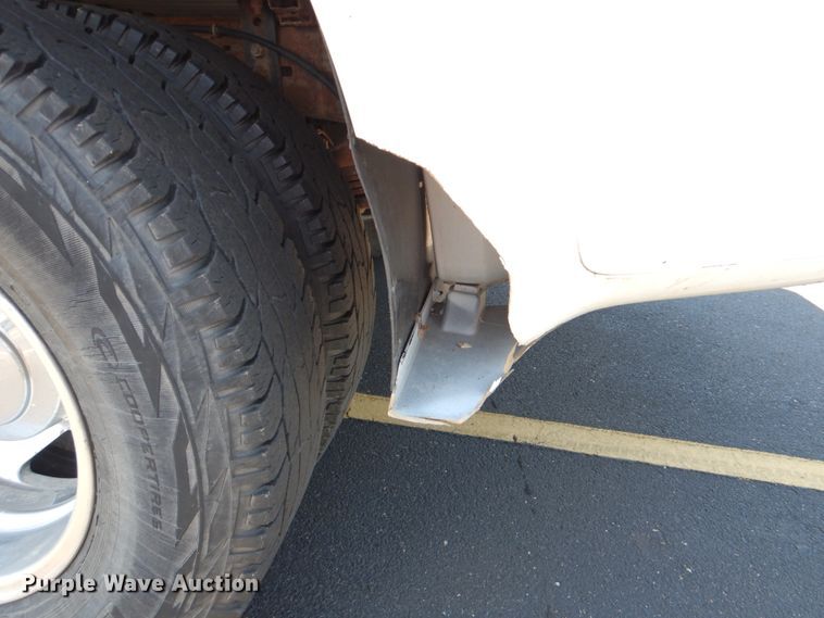 image for item DE2455 2002 Ford F350 Super Duty  Crew Cab pickup truck