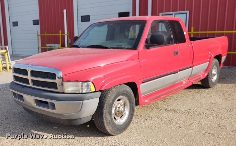 image for item DE7009 2000 Dodge Ram 2500  Quad Cab pickup truck