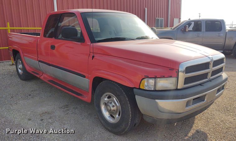 image for item DE7009 2000 Dodge Ram 2500  Quad Cab pickup truck