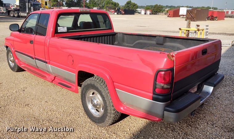 image for item DE7009 2000 Dodge Ram 2500  Quad Cab pickup truck