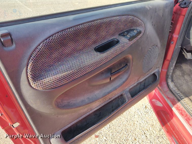 image for item DE7009 2000 Dodge Ram 2500  Quad Cab pickup truck